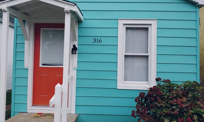 Madison House | The Wee House is a shotgun house that is remodeled with a view of the Ohio river