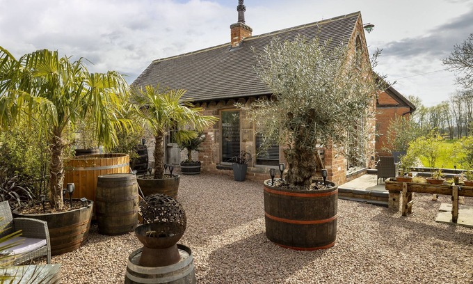Bromsgrove Apartment | The Well House is a romantic, unique and cosy retreat for two