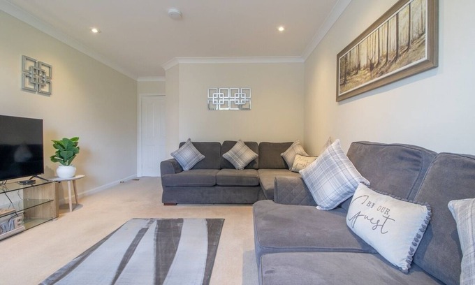 Motherwell Apartment | The Well - 3 bedroom apartment