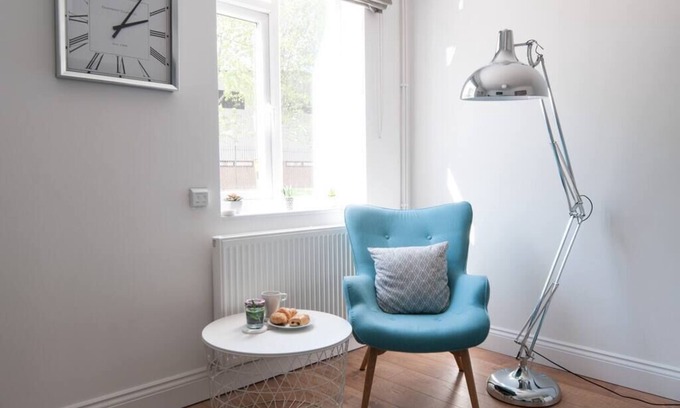 Burton on Trent House | The Wellington - A home for you (3 bedrooms, 1 sofa-bed, 2 bathrooms)