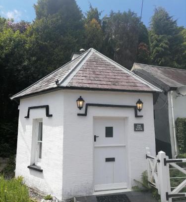 Cwmduad House | The Welsh Toll House