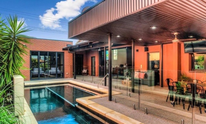 Echuca House | The Wesley - Echuca Holiday Homes