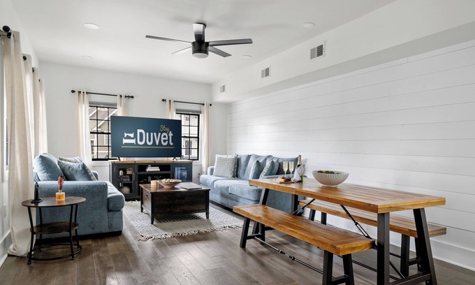 Westside House | The West Grand | Luxurious Design | Pet Friendly