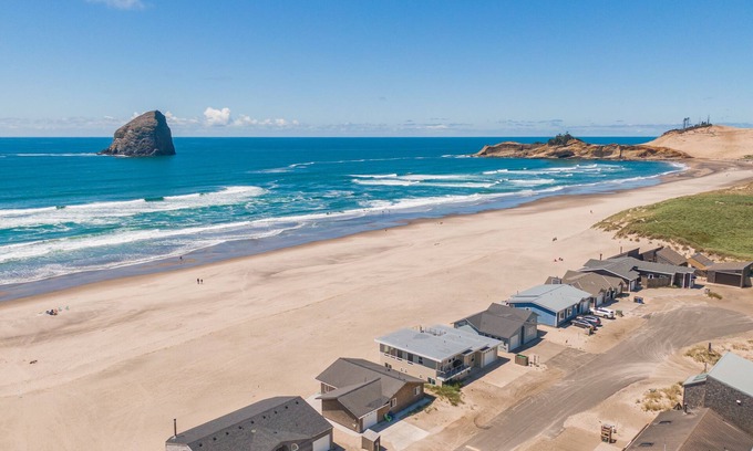 Oregon Coast House | The Westerly #121 - Oceanfront cabin with amazing views, direct beach access. Pet friendly.