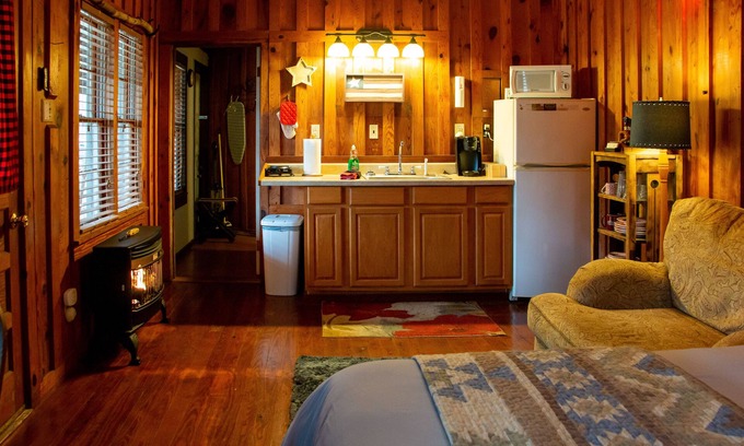 Hot Springs Apartment | The Western Suite at Panther Valley Ranch