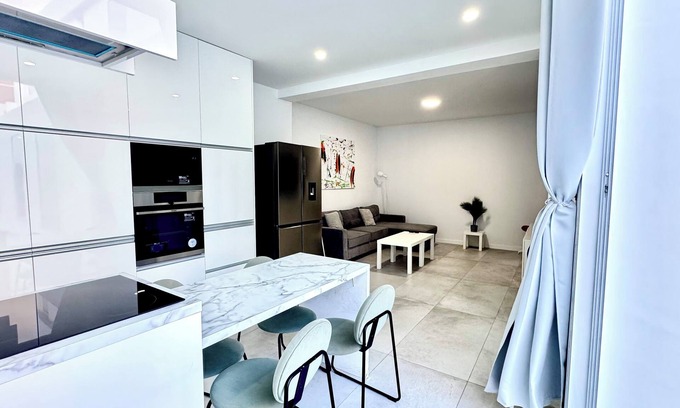 Vecindario House | The White House