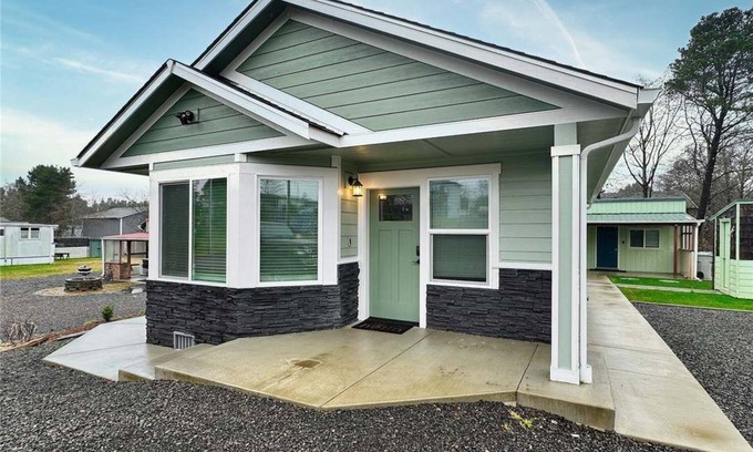 Grayland House | The Whalern“Walk to the beach”