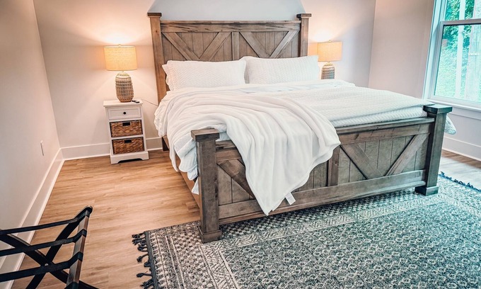 Nashport House | The Wharf at Buckeye Lake