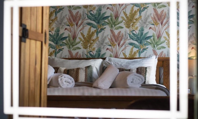 Bingham Hotel | The Wheatsheaf Pub, Kitchen & Rooms