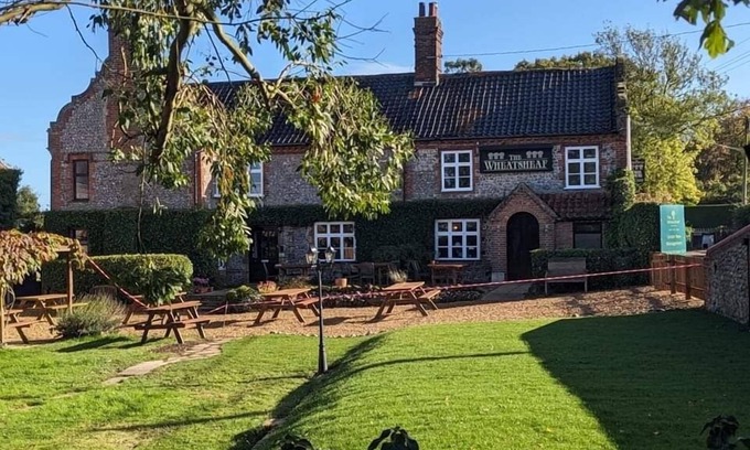 West Beckham Bed & Breakfast | The Wheatsheaf Pub West Beckham