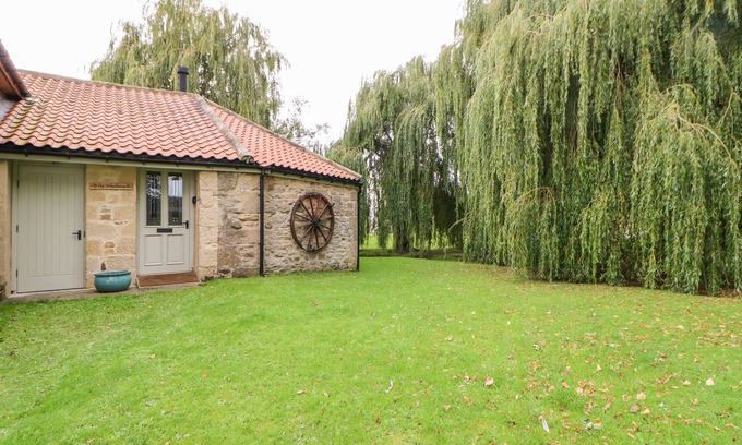 Richmond Cottage | THE WHEELHOUSE, family friendly, character holiday cottage in Barton