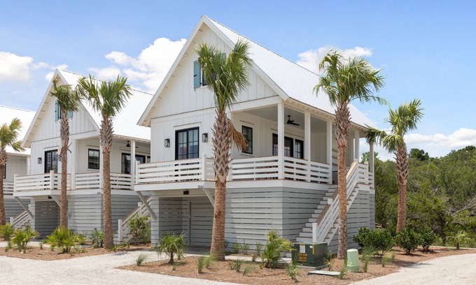 Johns Island House | “The Whimbrel” (3043 Southerly Way) 2 person creekside bungalow at Kiawah River