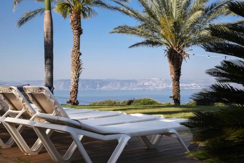Ramot Ski Chalet | The White Chalet View