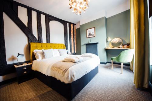 Ampthill Hotel | The White Hart