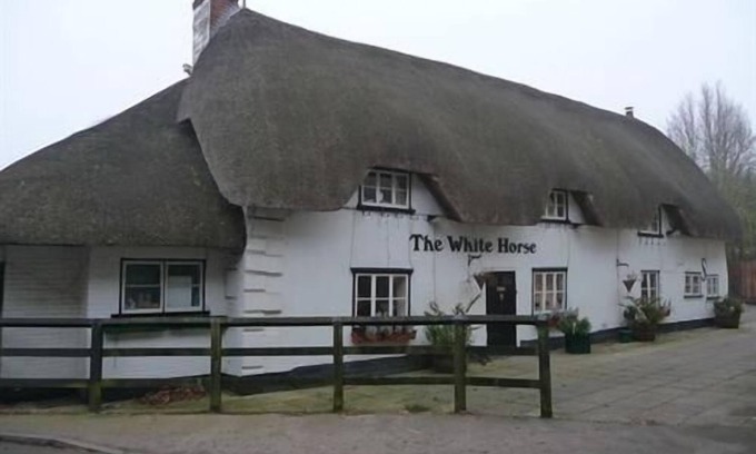 Thruxton Hotel | The White Horse