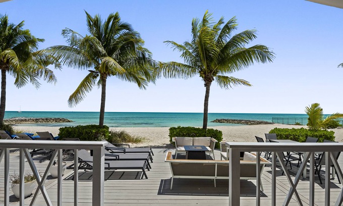 Palm Cay Villa | The White House - Exclusive Luxury Beachfront Villa - Private White Sand Beach