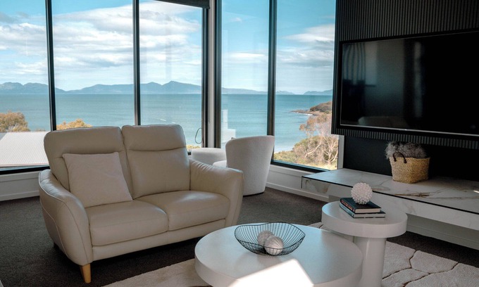 Swansea House | The White House - Freycinet Holiday Houses