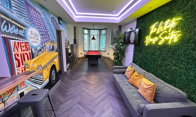 Blackpool Town Center House | The White House New York Suites