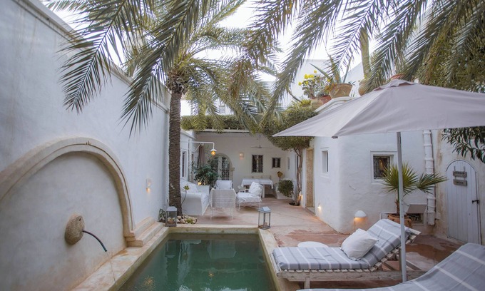 Erriadh Villa | The White House