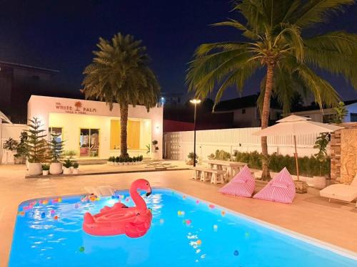 Khon Kaen Villa | The White Palm Villa & Pool