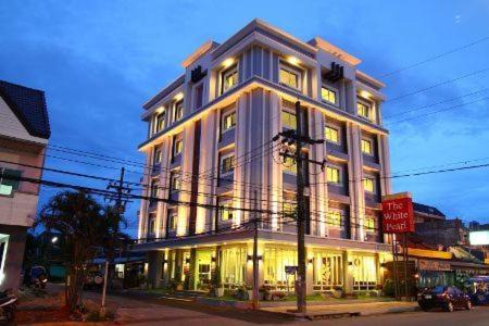 Downtown Krabi Hotel | The White Pearl Hotel