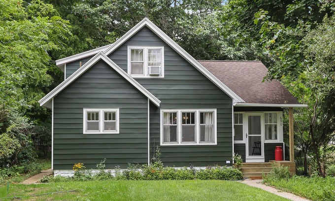 Macatawa House | The Whitman Cottage - Quaint Home Near Lake Macatawa