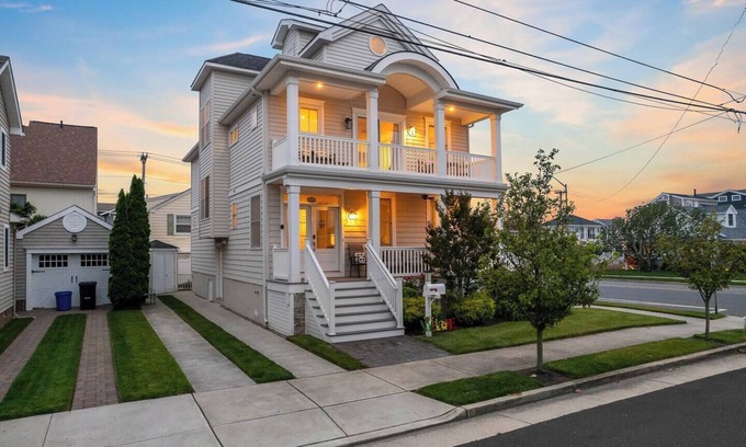 Margate City House | The whole group will enjoy easy access to everything from this centrally located place