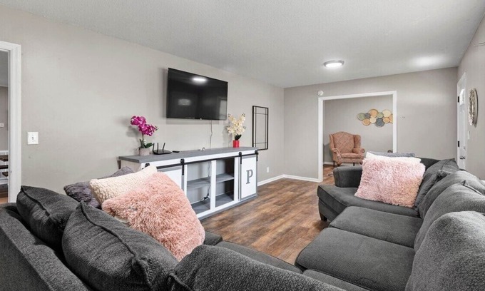 Chattanooga House | The whole group will enjoy easy access to everything from this centrally located place