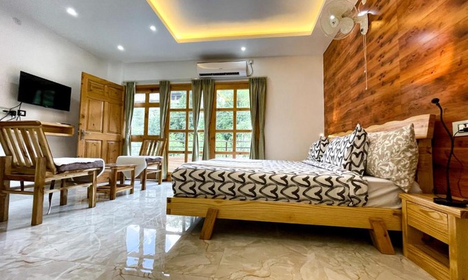 Mandi Hotel | The Wild Yak