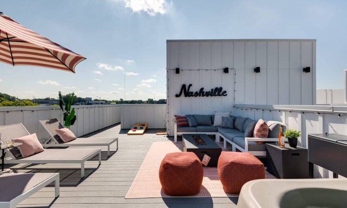 Katie Hill Neighborhood House | The Wildflower - Rooftop + Hot Tub + Fire-pit!