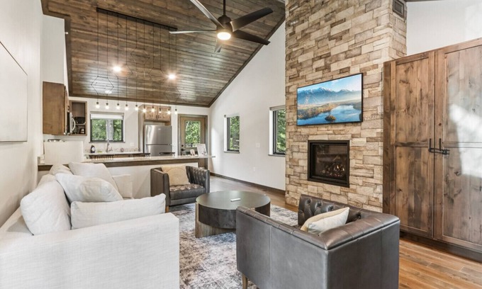 Lake Delton Cabin | The Willow at Treetop Villas