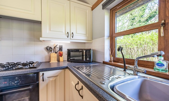 Narberth Cottage | THE WILLOWS, family friendly, country holiday cottage in Narberth