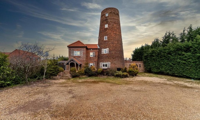 Peterborough House | The Windmill by TJ Serviced Property