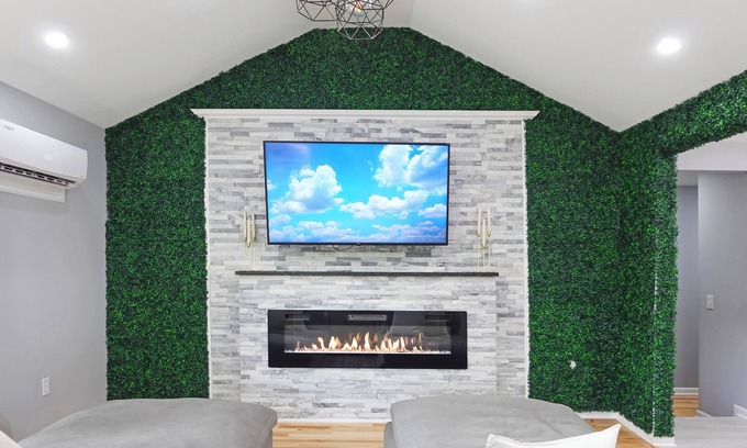 West Milford House | The Wine & Wilderness Hideaway w/Cal King bed & tub, wineries, lakes, hiking