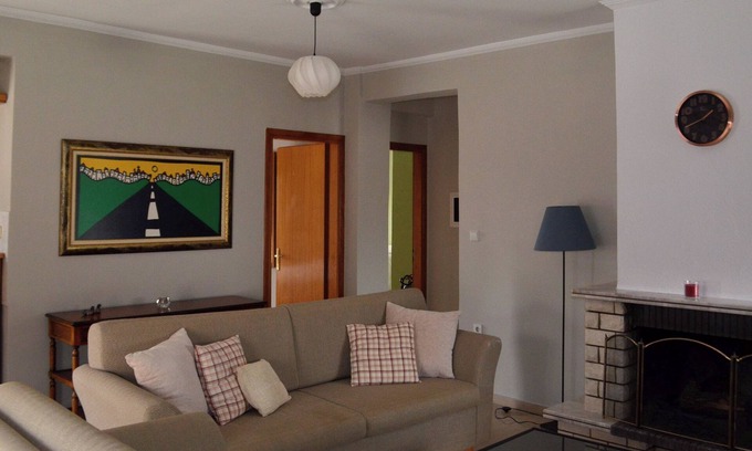Drama Apartment | The Winebirds