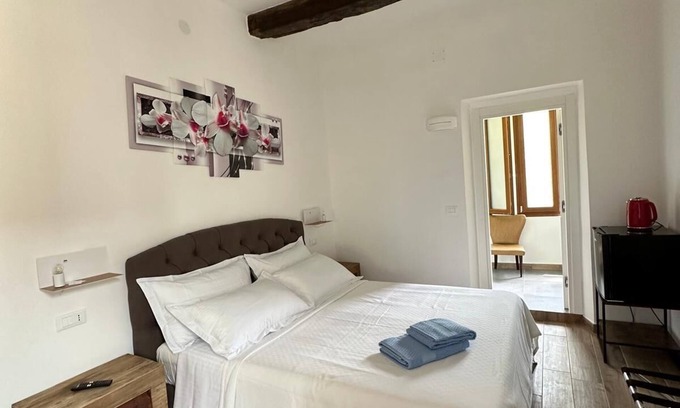Oltretorrente House | The Wisteria
