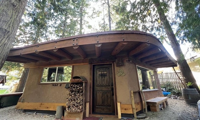 Shawnigan Lake Apartment | The Wobbly Hobbit- a unique earthen cabin in the woods.