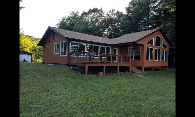 Hayward House | The Wolf Den @ Grindstone Lake