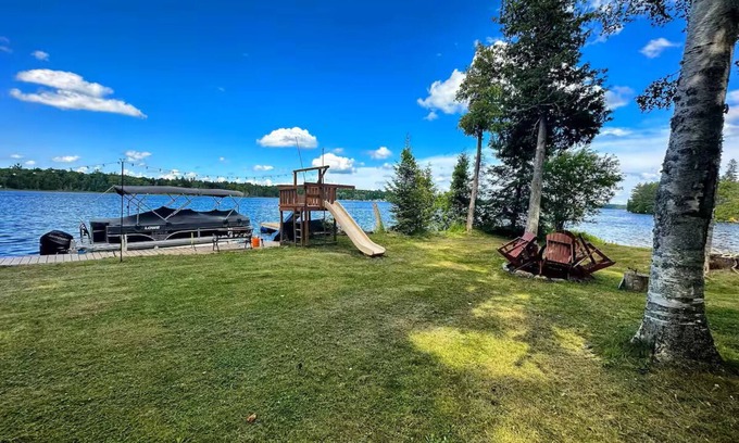 Lanark Highlands Cottage | The Wolf Den on White Lake!
