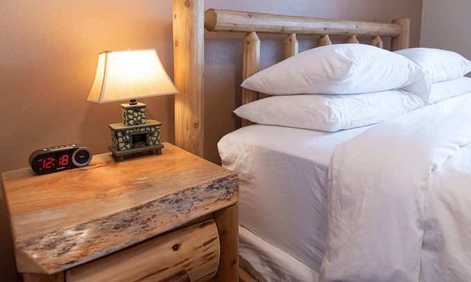 Indian River Apartment | The Wolverine Lodge at The Totem Lodges