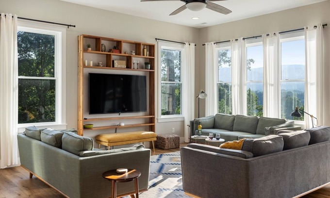 Chattanooga Valley House | The Woodland Lodge | Hot Tub | Mtn Views | Pool Table | 21 People | 6 Bed, 3.5 Bath
