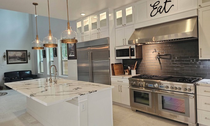 Grogan's Mill Villa | The Woodlands Benjis Place