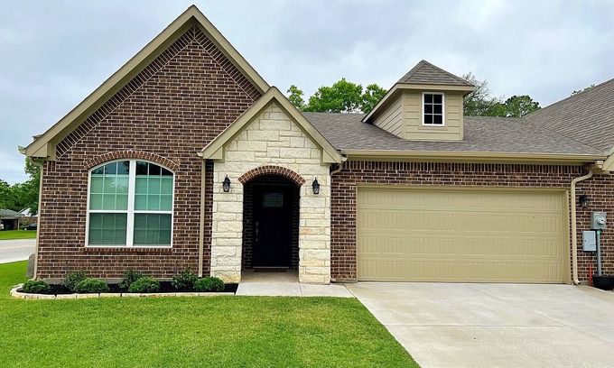 Greenville House | The Woodrow - Luxury Townhome in Central Greenville