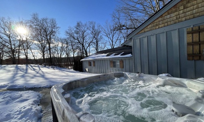Ortonville Cabin | The Woods at Narrin Farms | Hot Tub | Horses | Kayaks | Hiking