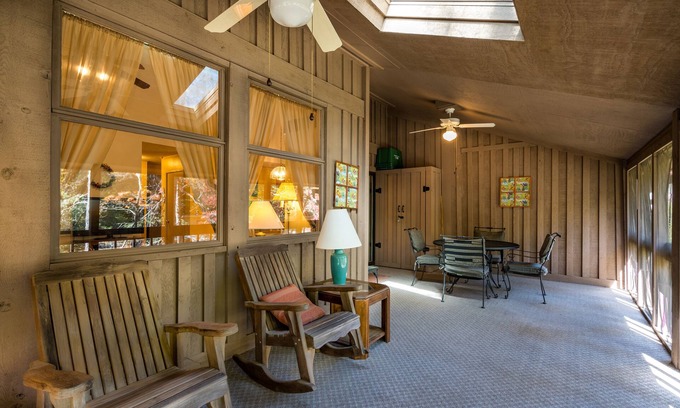 Deer Run House | The Woods - Cozy Townhouse with Amenities!