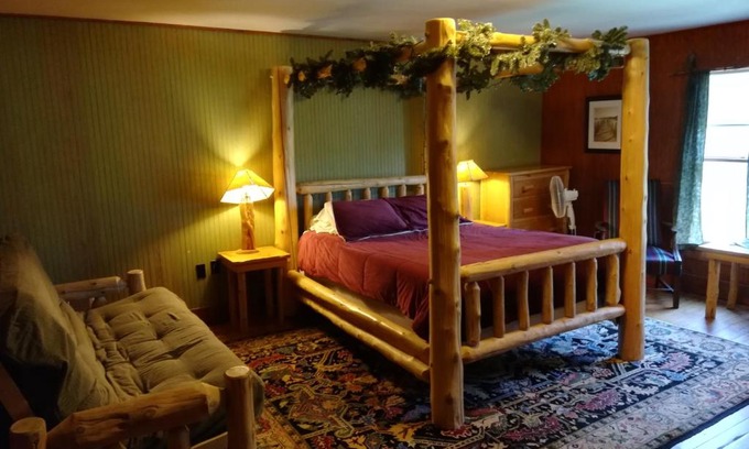 Inlet Hotel | The Woods Inn