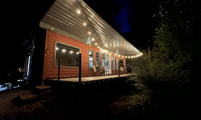 Stanton Cabin | The WOODS Shipping Container Cabin-High Speed WiFi!-Hot Tub!-Covered Deck!-RELAX
