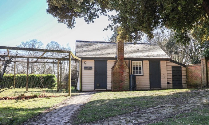 Tendring Cottage | THE WOODSHED, romantic, country holiday cottage in Weeley