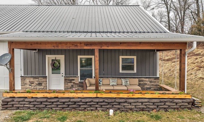 Smithville Cottage | The Woodsy Retreat