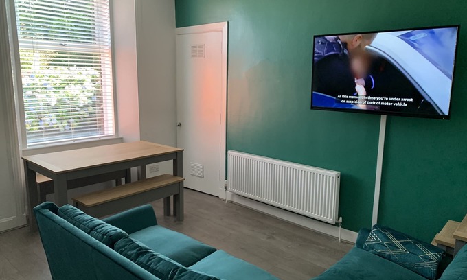 Dumbarton Apartment | The Woodvale Flat Loch Lomond